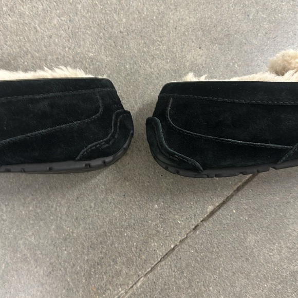 Ugg Suede slippers men’s size 12 black - Picture 9 of 12